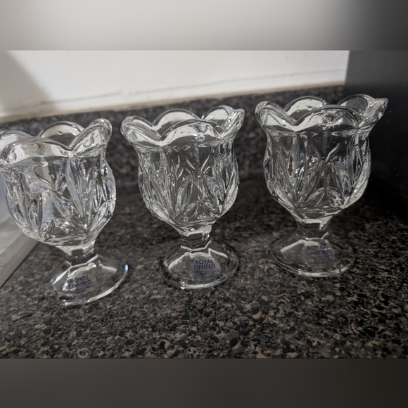 The Limited Crystal Clear Vases Elegant Accents Tulip Design - Picture 1 of 7